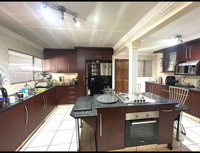 3 BEDROOM HOUSE FOR SALE IN MAYBERRY PARK